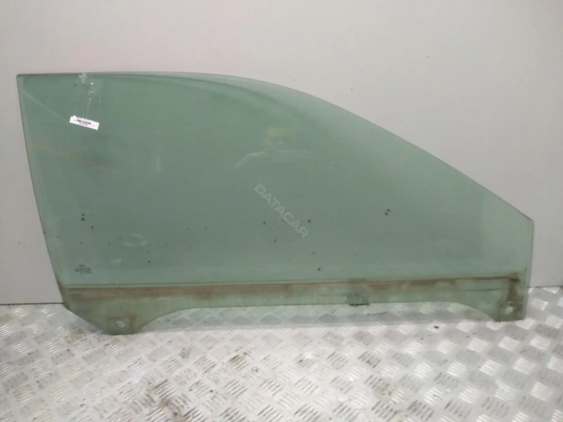 Стекло двери 8L3845202