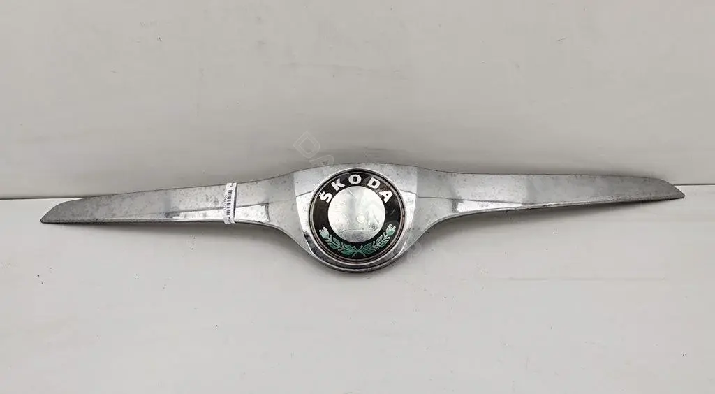 Решетка радиатора 5J0853633
