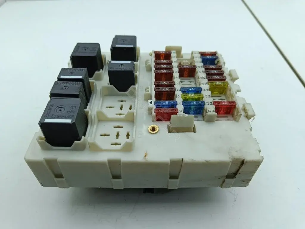 Блок предохранителей 2T14A037BD