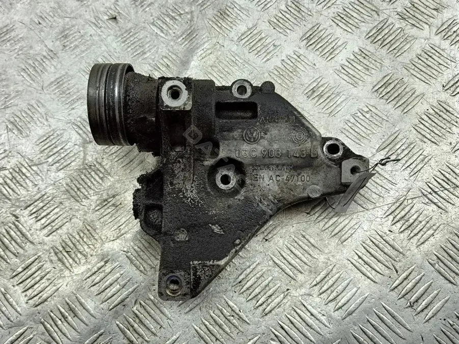 Кронштейн компрессора кондиционера 03C903143B
