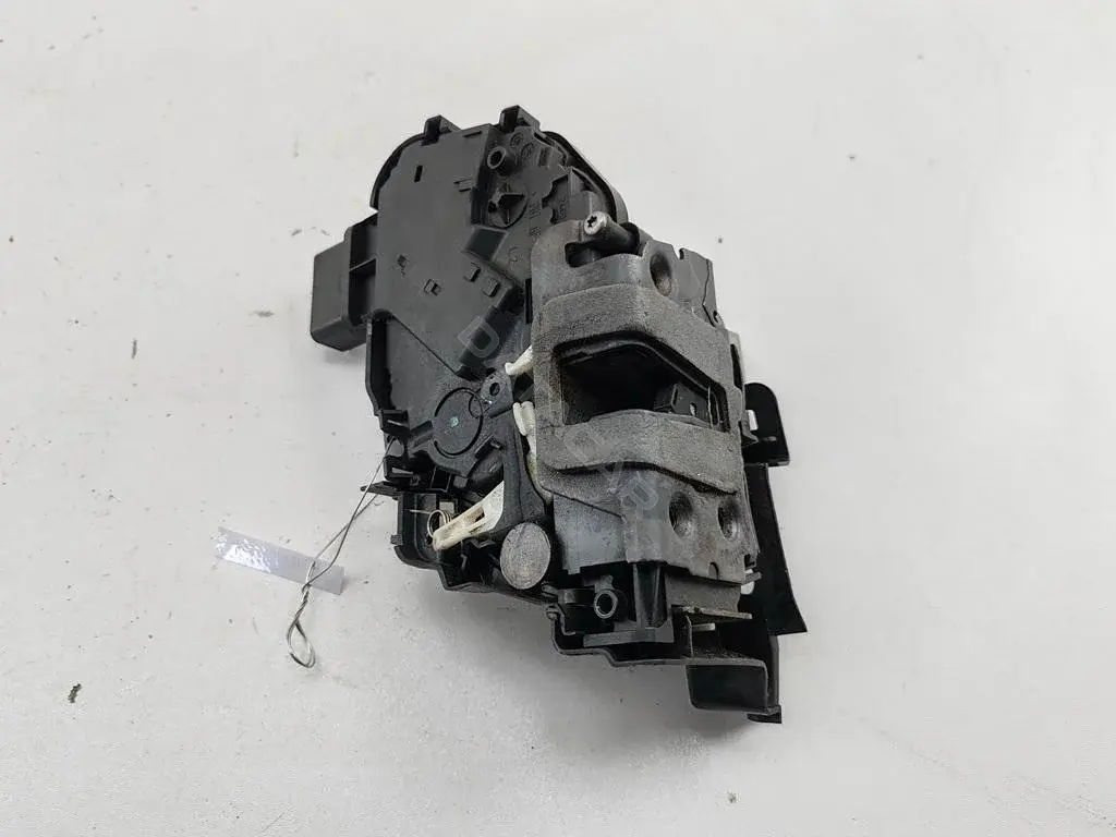 Замок двери 6M2A-R21813-MB