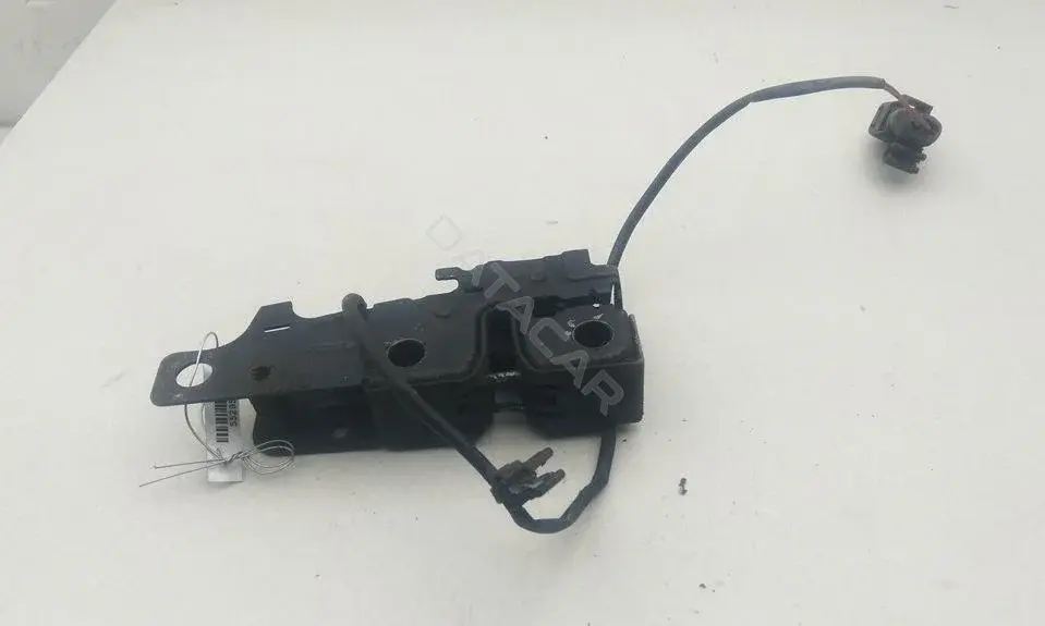 Замок капота 8P0820309C