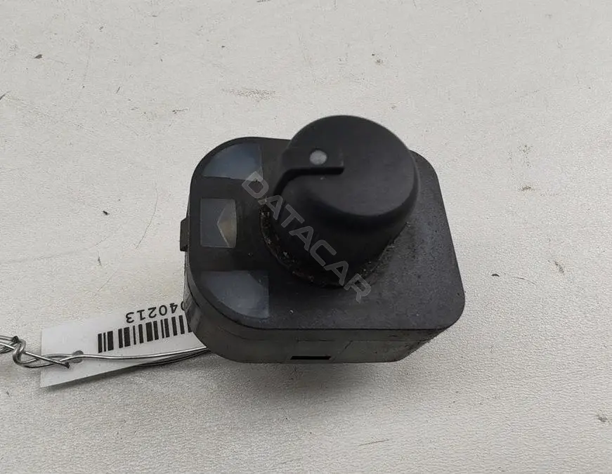 Джойстик регулировки зеркал 8E0959565