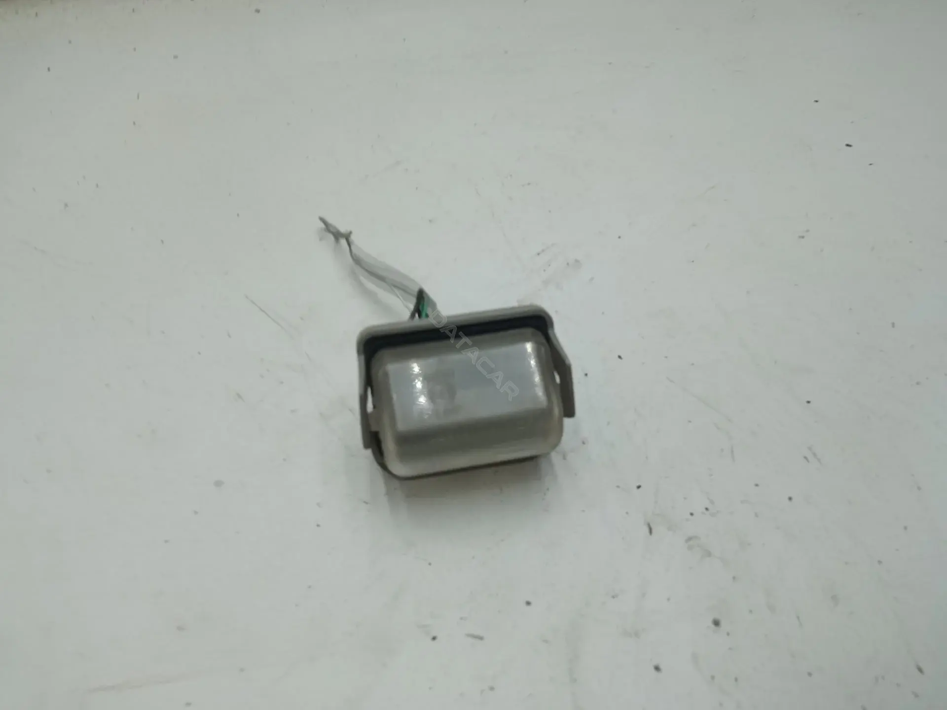 Фонарь подсветки номерного знака GJ6A-51-270C