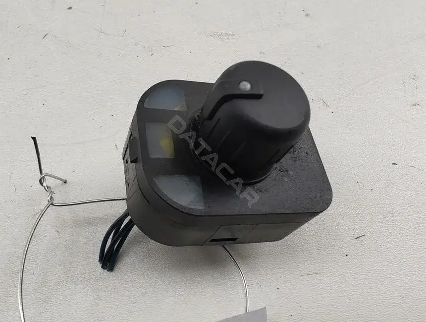 Джойстик регулировки зеркал 8E0959565