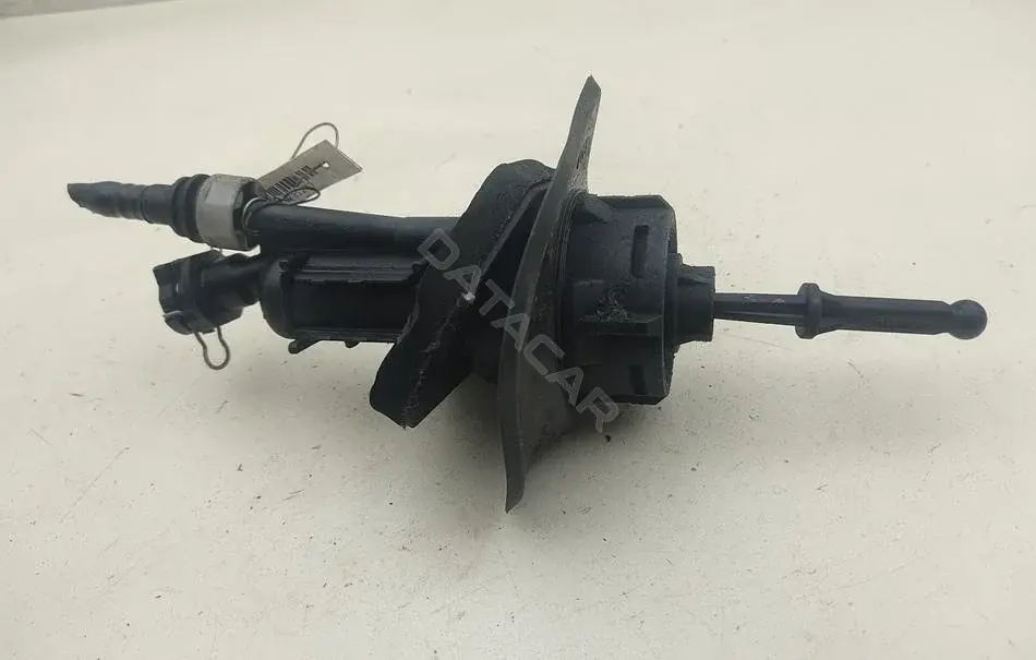 Главный цилиндр сцепления 3M517A513AE