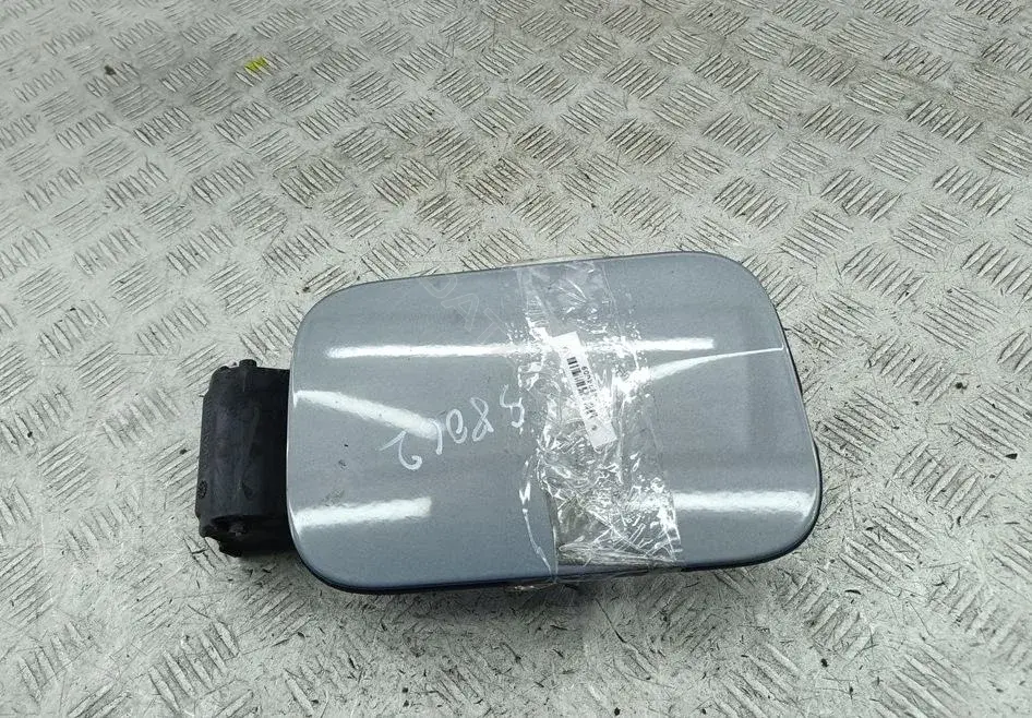 Крышка лючка топливного бака 8200139543