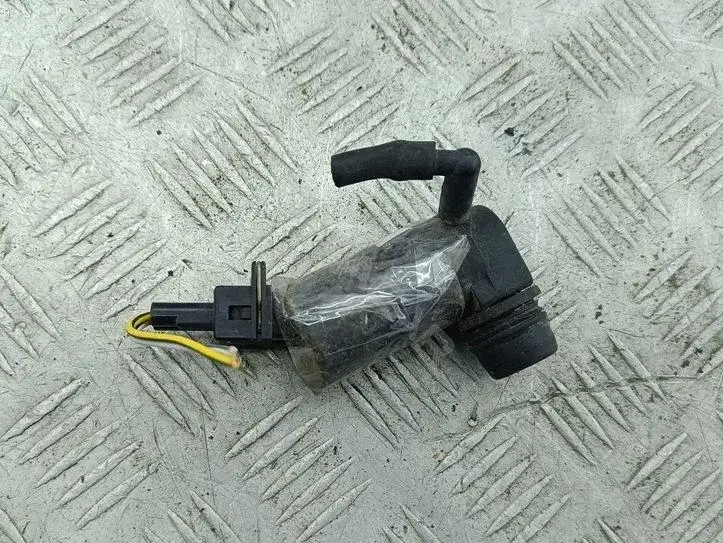 Насос омывателя 1S7117K624