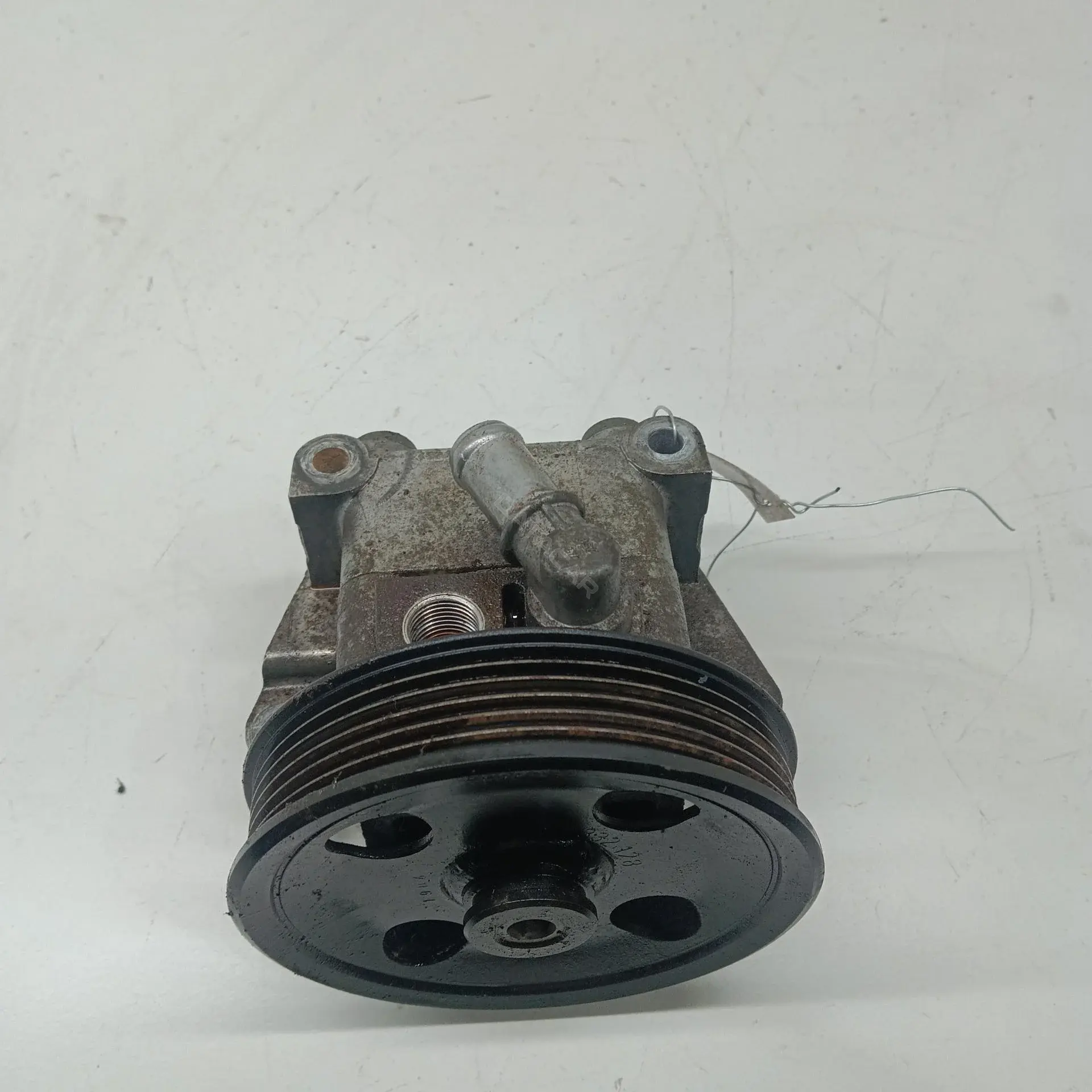 Насос гидроусилителя руля 2S413A696AA