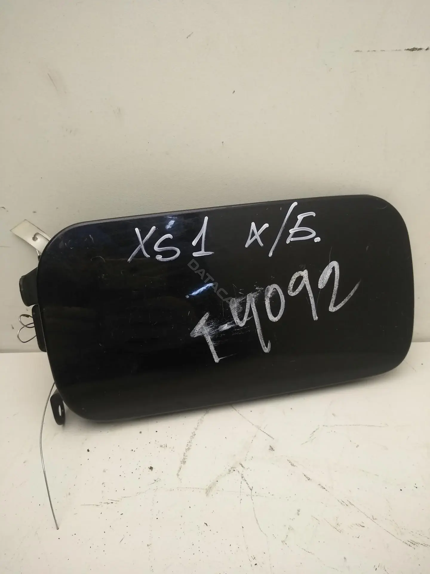 Крышка лючка топливного бака 52062504