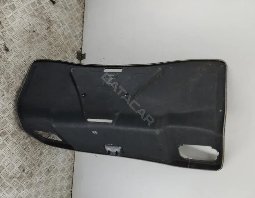 Обшивка крышки багажника 4D0867975B
