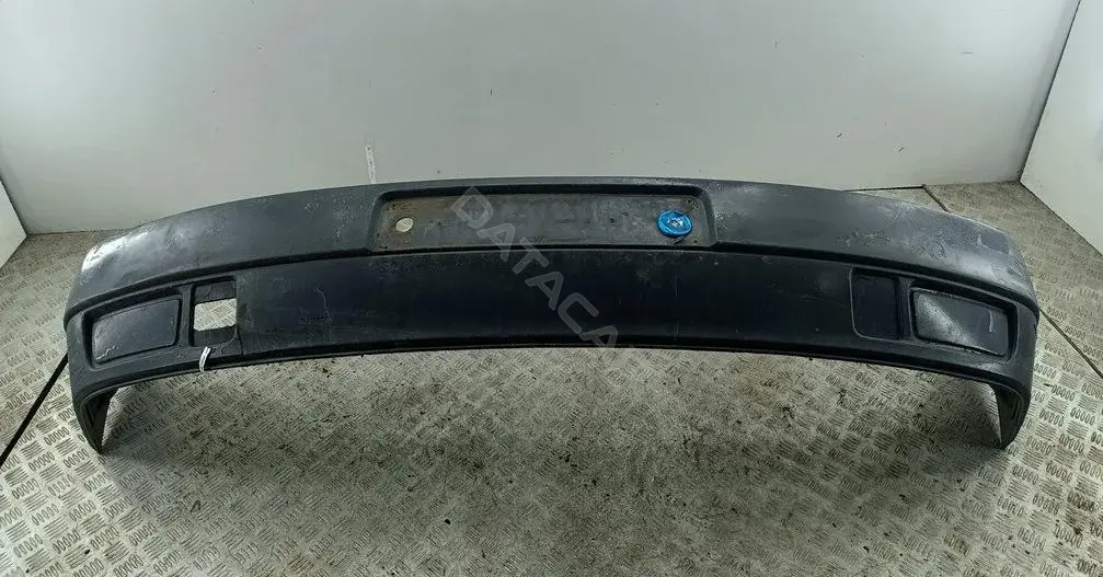 Передний бампер 701807101