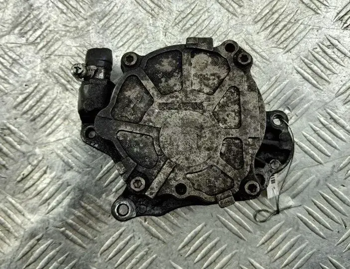 Вакуумный насос 03L145100F