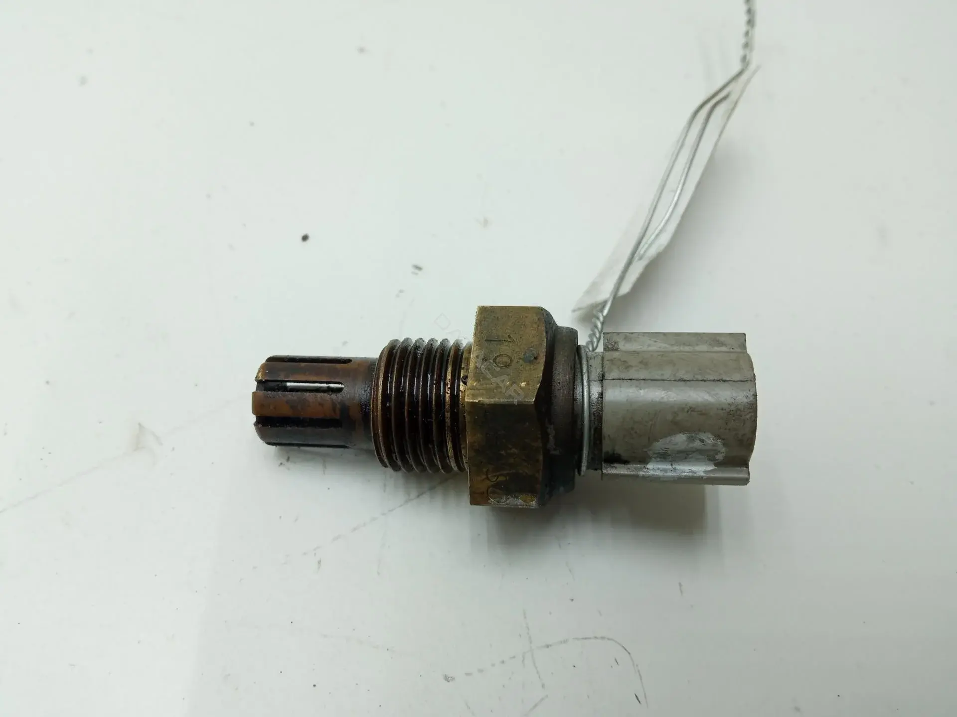Датчик давления масла 8G19
