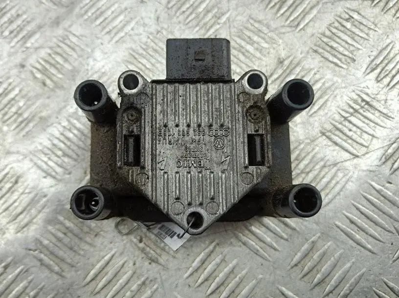 Катушка зажигания 032905106B