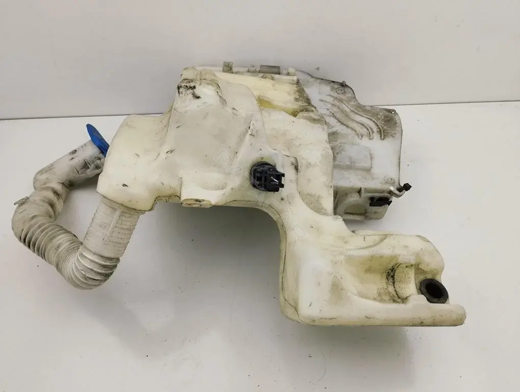 Бачок омывателя 6M2117B613