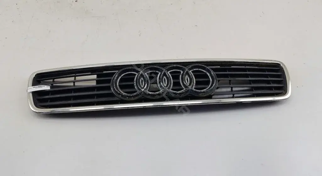Решетка радиатора 8D0853651K