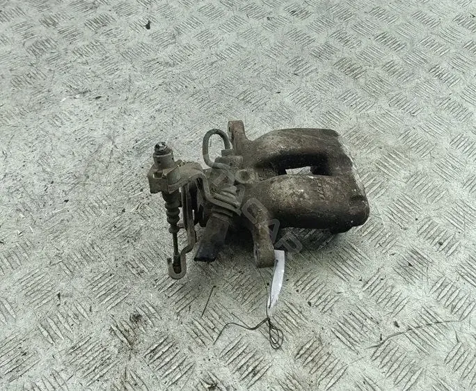 Суппорт тормозной 54865418