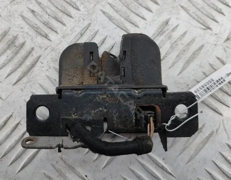 Замок крышки багажника 1J9827505