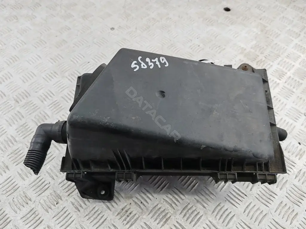 Корпус воздушного фильтра 8L0133837B