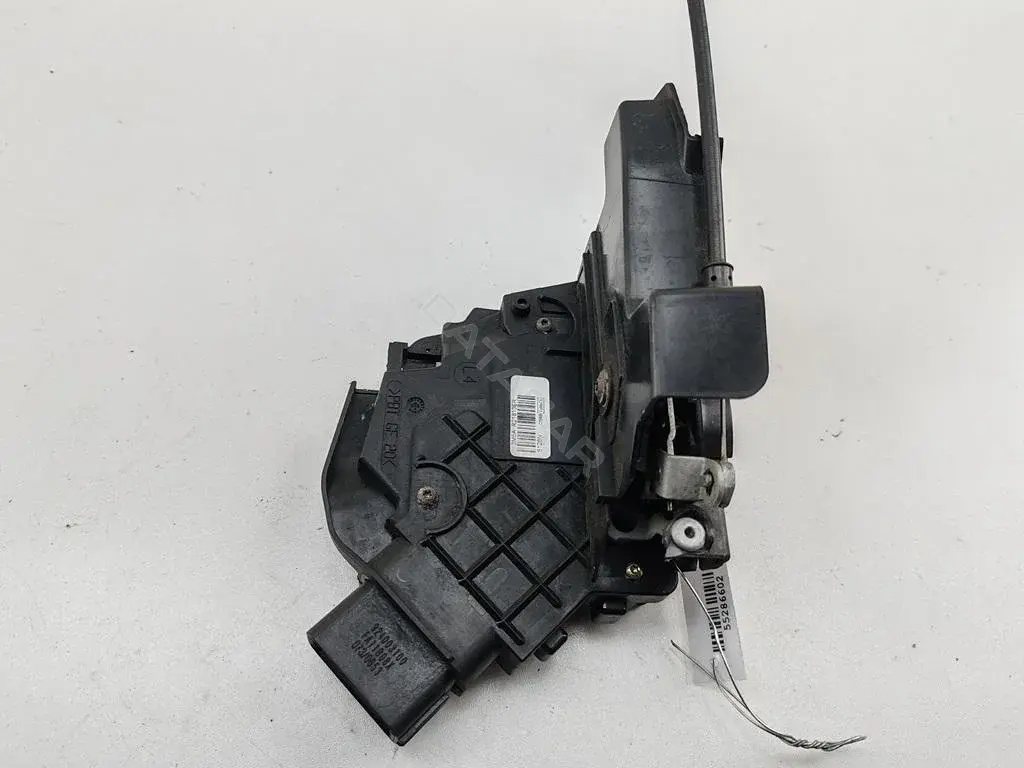 Замок двери 3M5AR21813ER