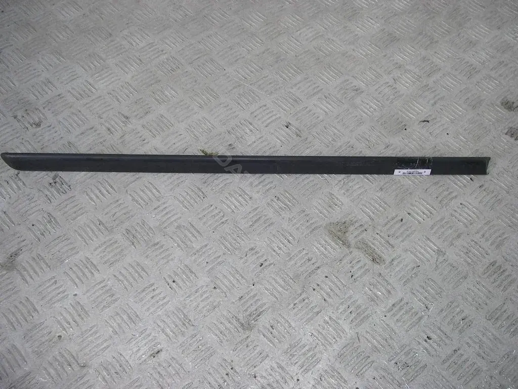 Молдинг двери 8208452