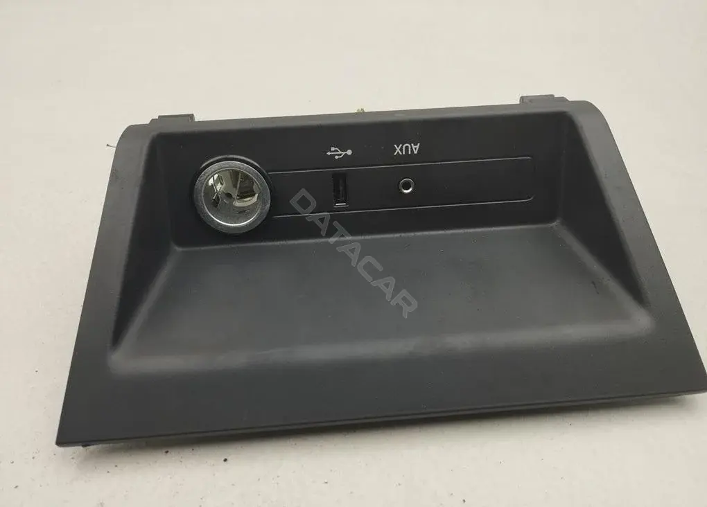 Разъем AUX / USB 5Q0035724, 5Q0035726C, 6V0857367A