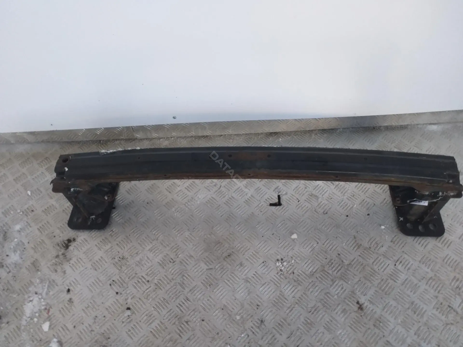 Усилитель бампера DD32-50-070B