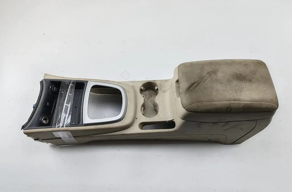 Консоль салона (центральная часть) 84611-2B100