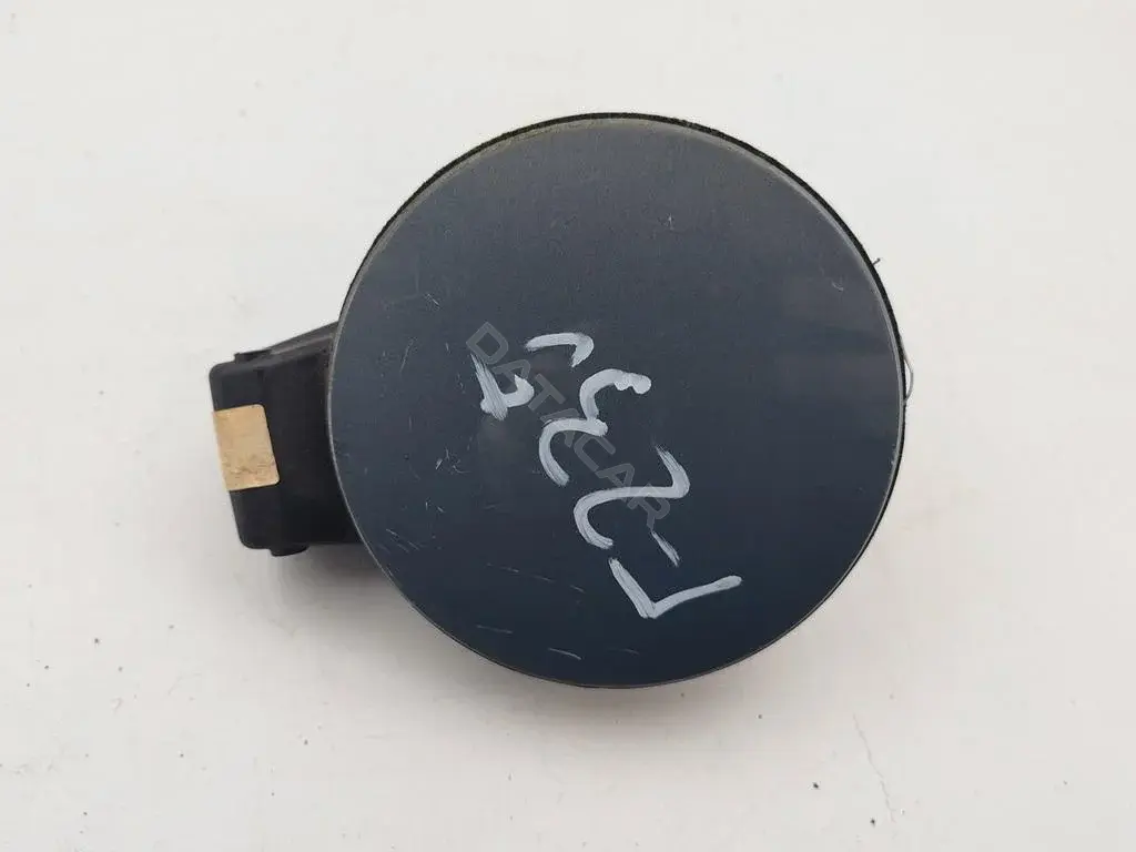 Крышка лючка топливного бака 1T0010372E