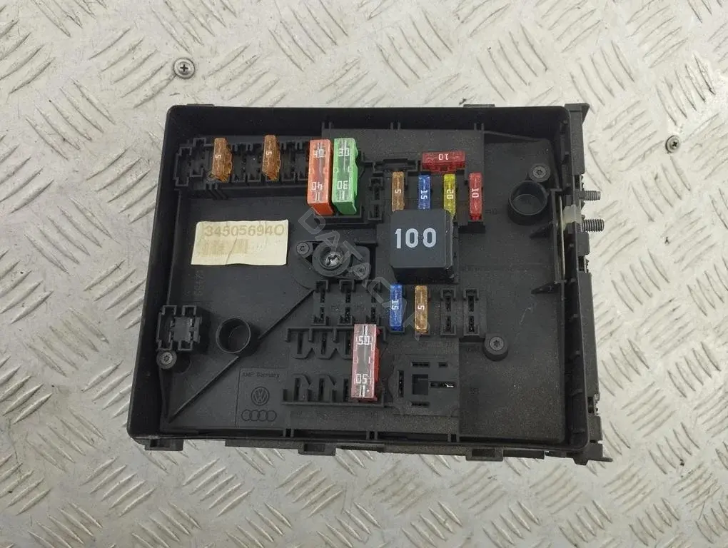 Блок предохранителей 1K0937629