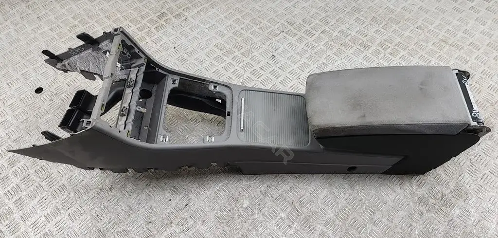 Подлокотник 3C0864207