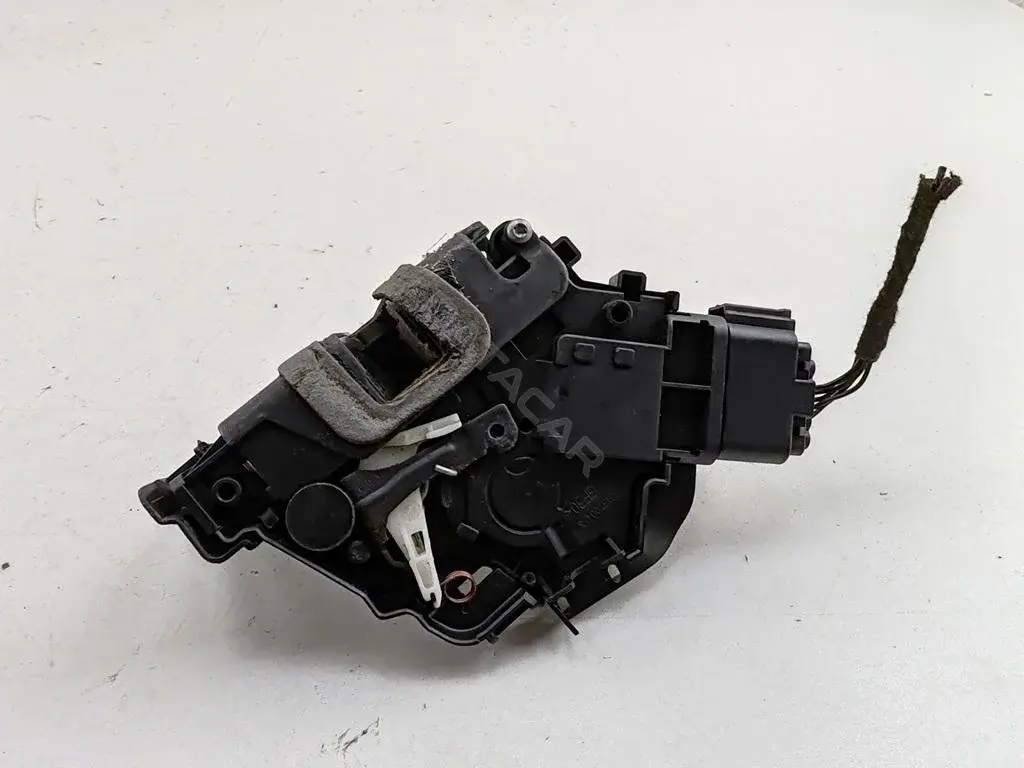 Замок двери 8M2AR21812AA