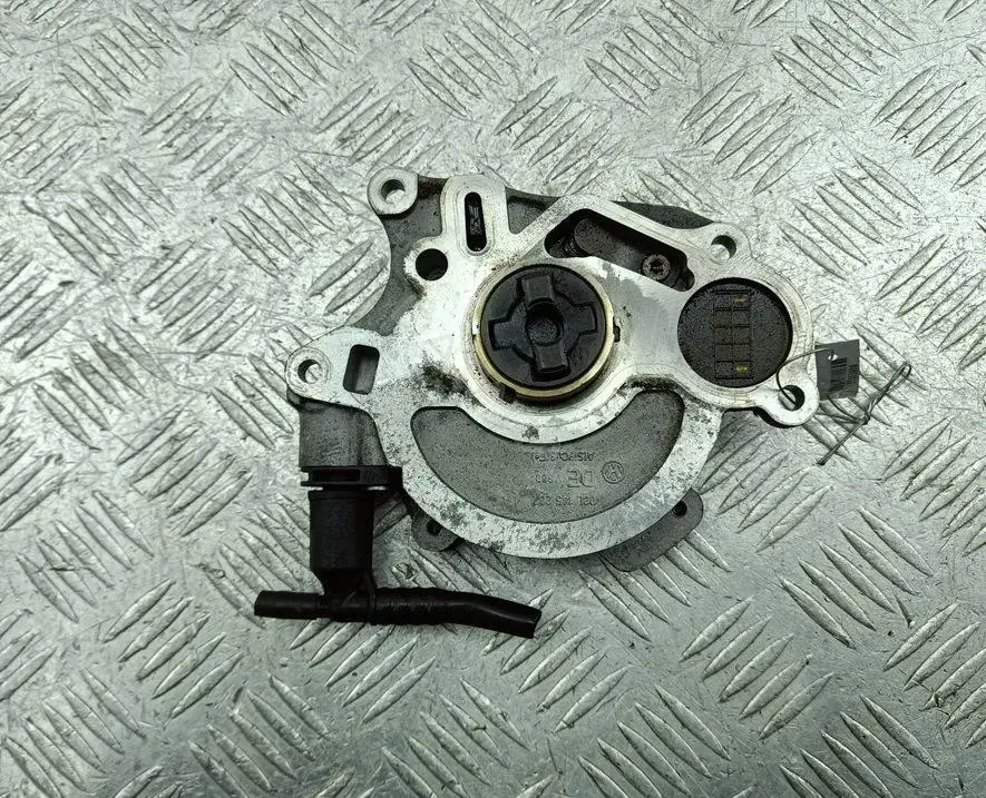 Вакуумный насос 03L145207