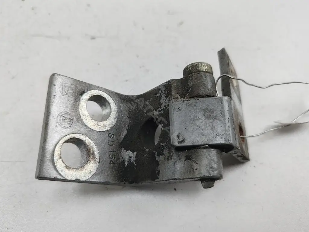 Петля двери SD154