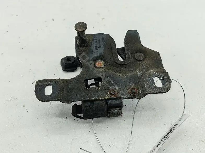 Замок капота 8D0823509C