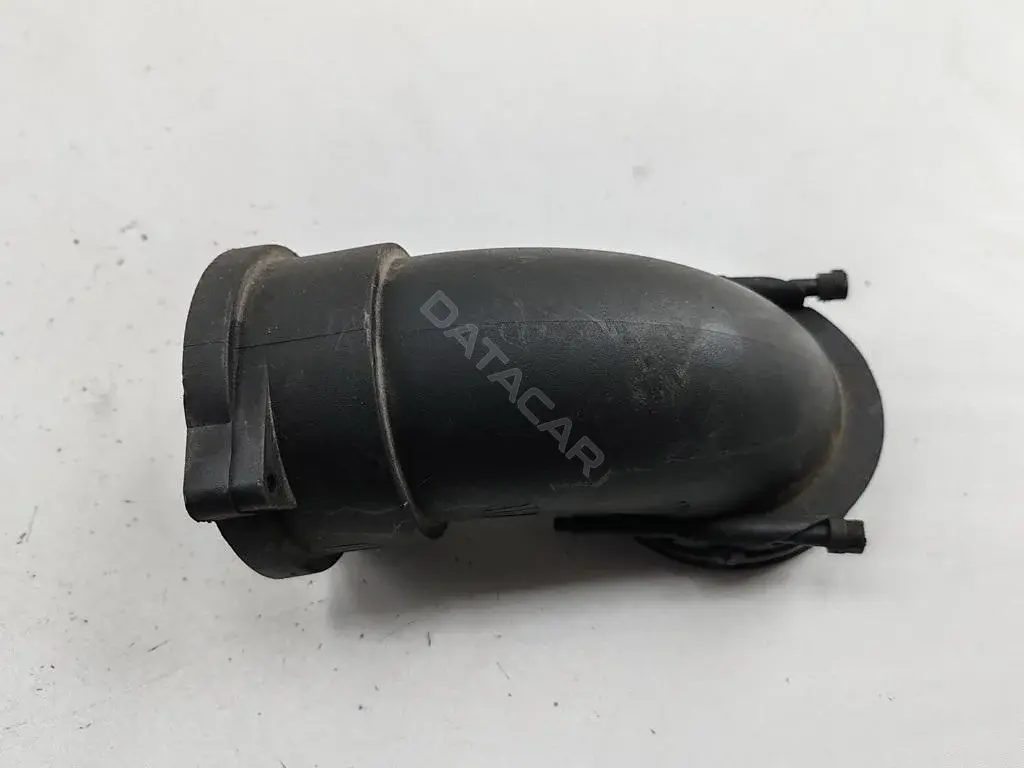 Патрубок воздушный 7L0129533