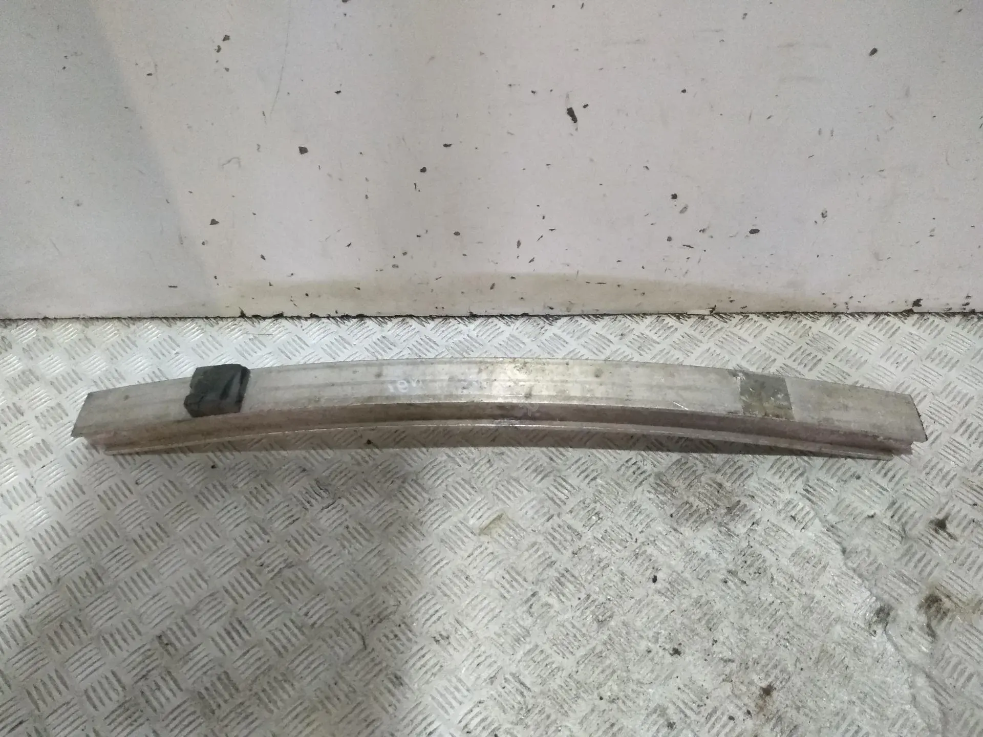 Усилитель бампера 8L0807109F