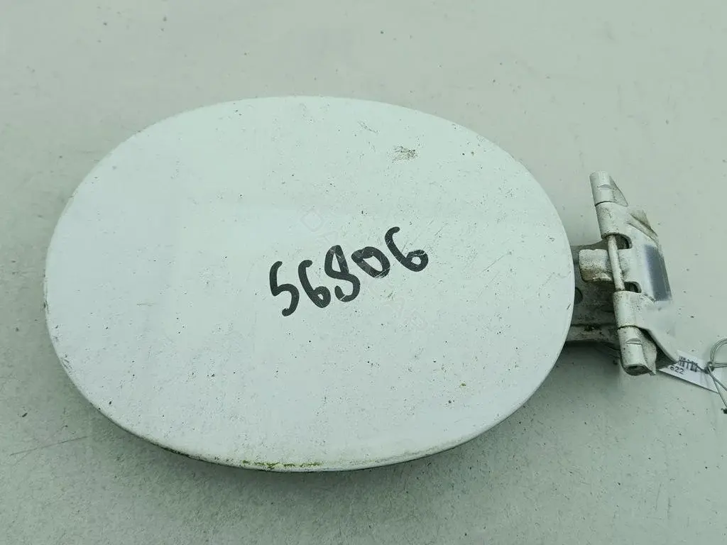 Крышка лючка топливного бака BP4K42410F