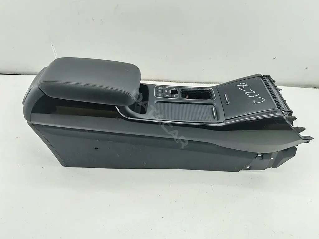 Консоль салона (центральная часть) 84641C5000