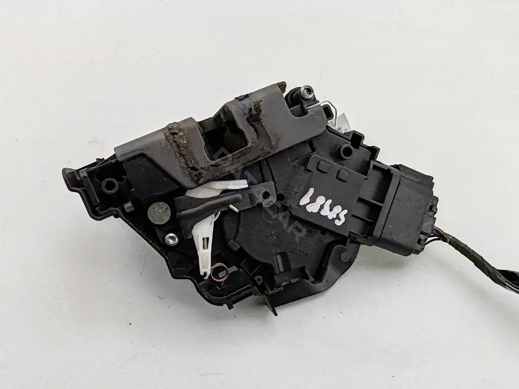 Замок двери 3M5AR21812AK