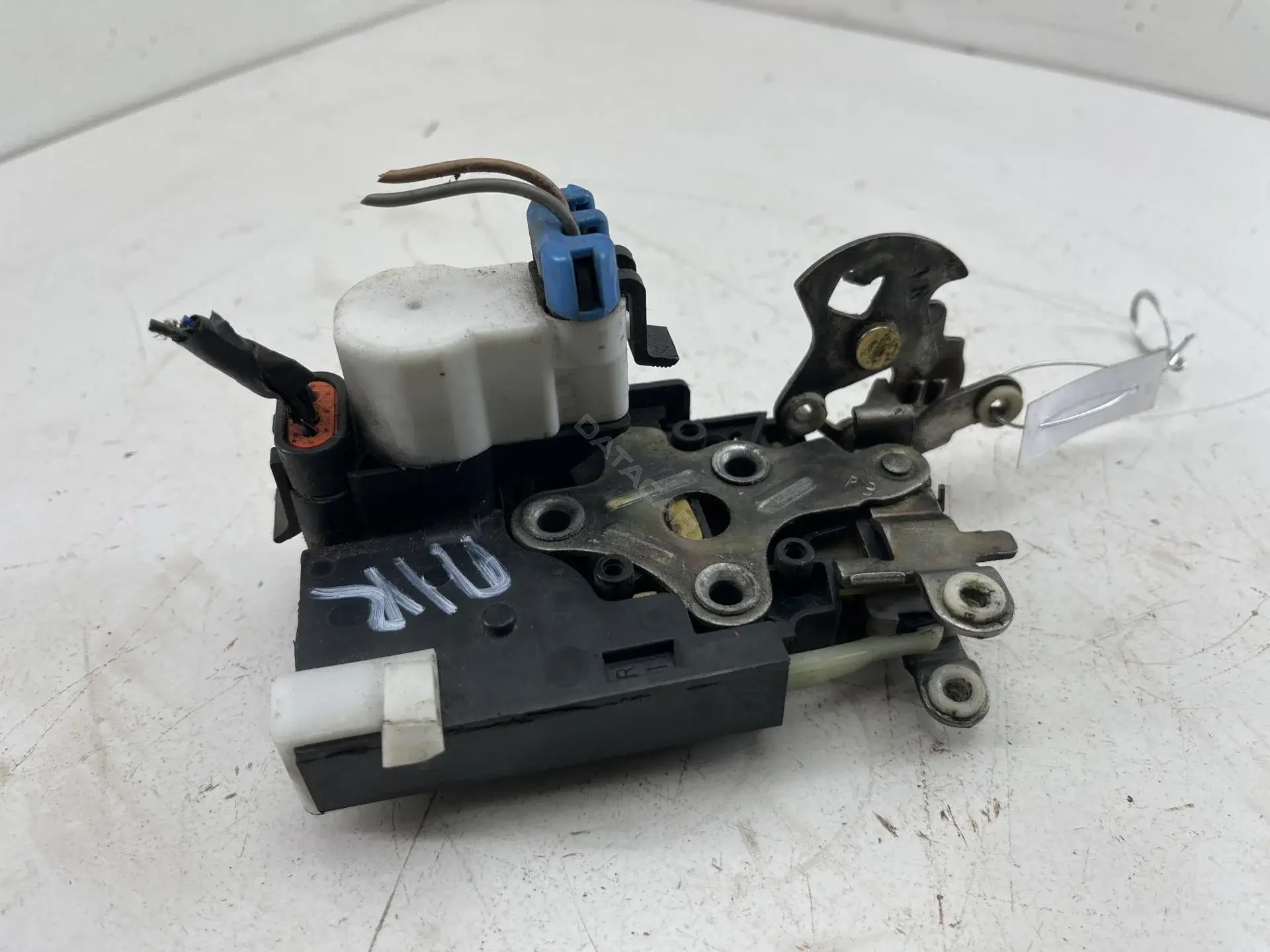 Замок двери 54332203