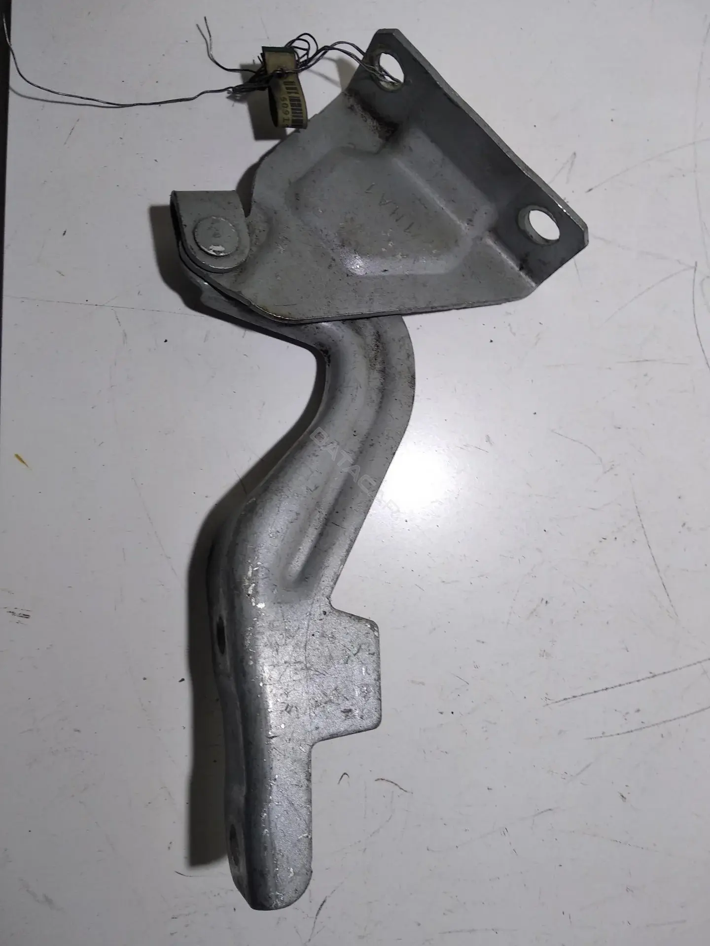 Петля капота MR959617