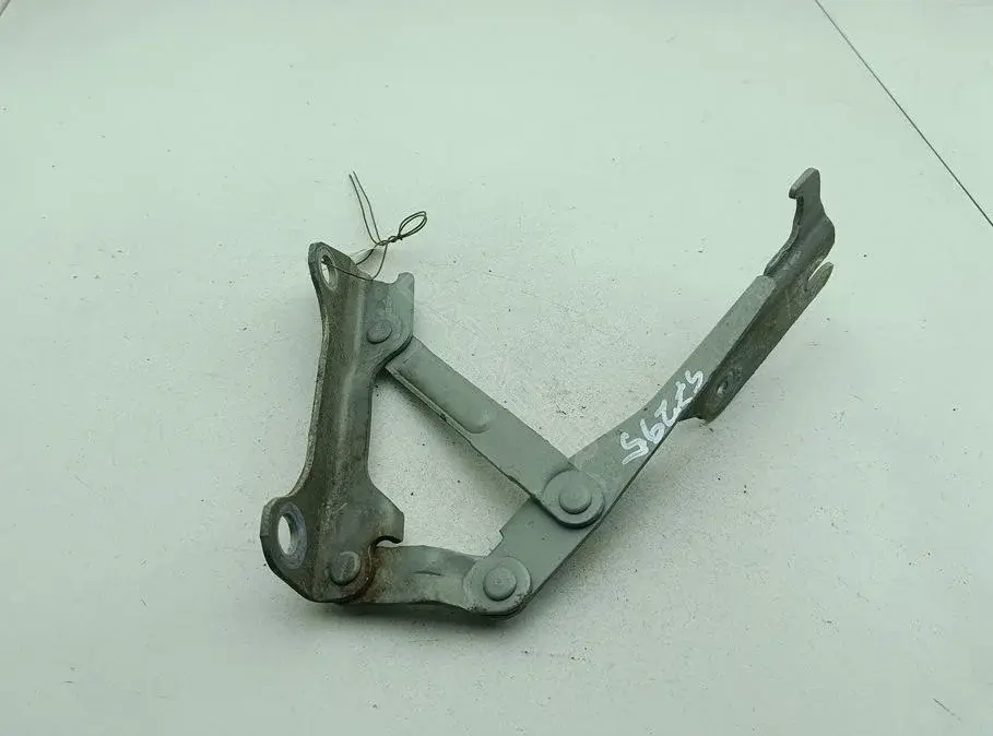Петля капота T001-52-420A