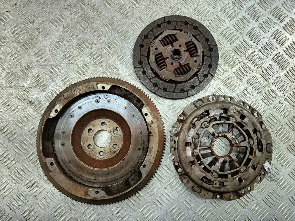 Маховик 90400169