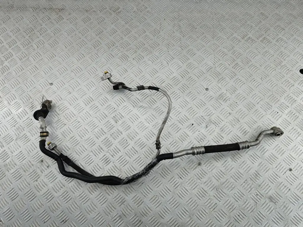 Трубка кондиционера 7L0820743F