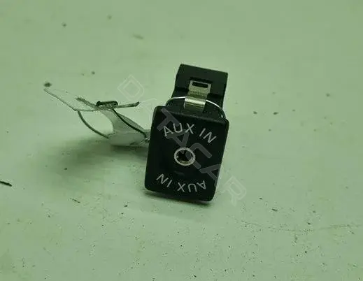 Разъем AUX / USB 5n0035724