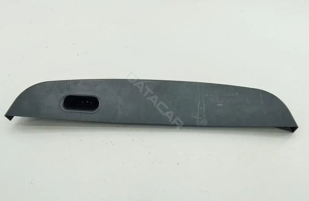 Обшивка крышки багажника 8176181