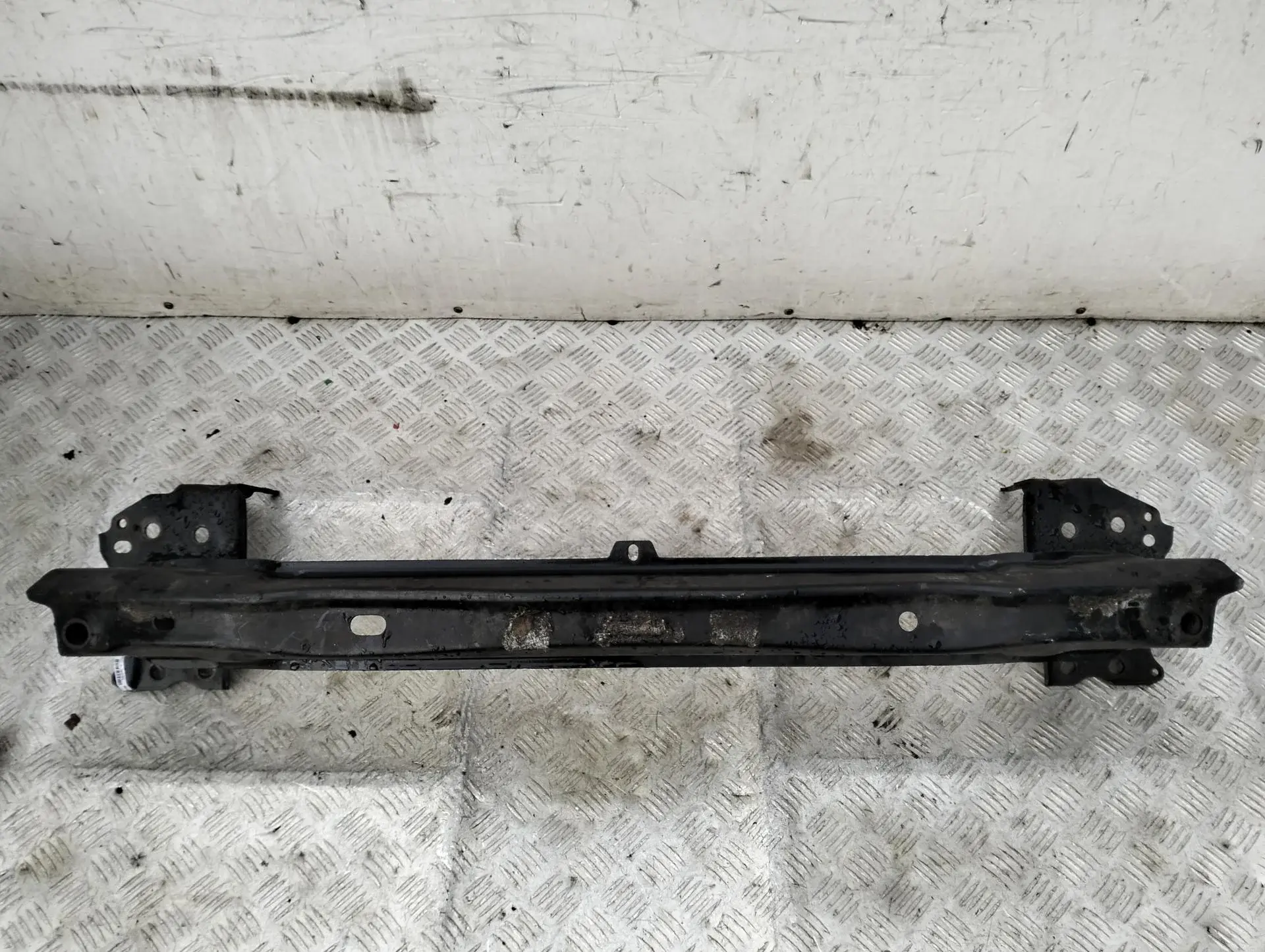 Усилитель бампера 7L0807199