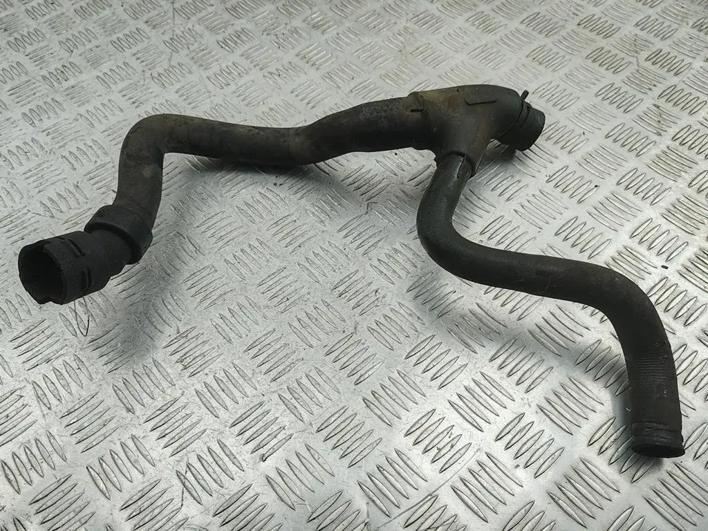 Патрубки системы охлаждения 2S718286BD